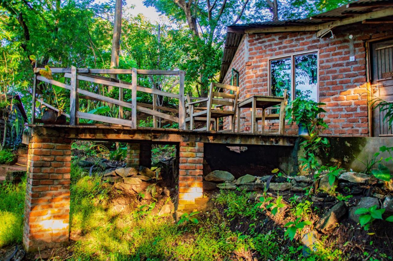 Butterfly Space- A Non-Profit Eco-Lodge Nkhata Bay エクステリア 写真