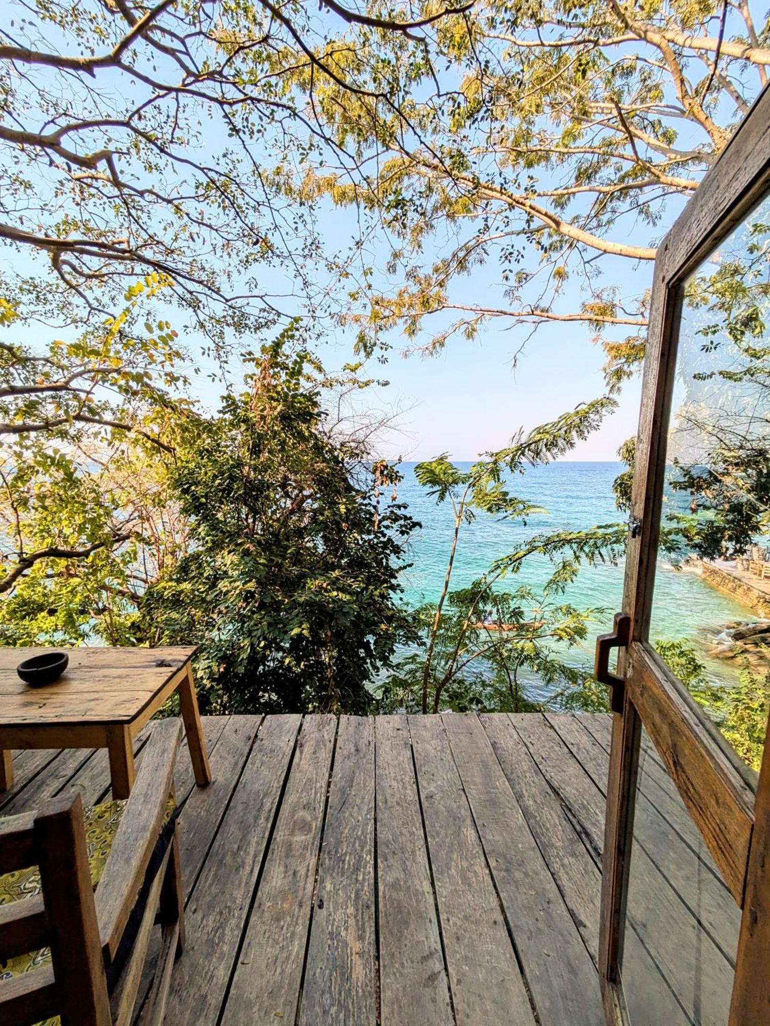 Butterfly Space- A Non-Profit Eco-Lodge Nkhata Bay エクステリア 写真