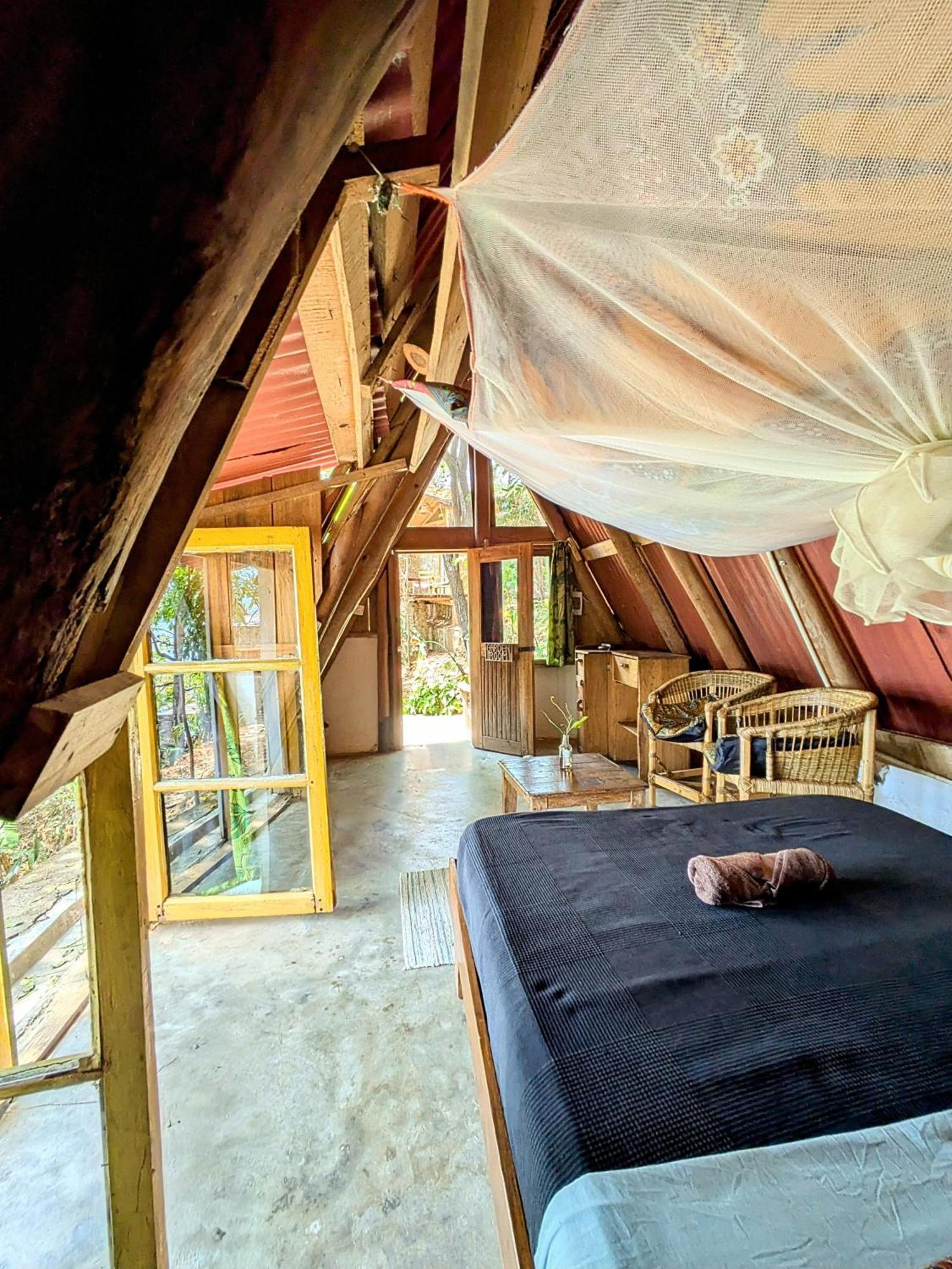 Butterfly Space- A Non-Profit Eco-Lodge Nkhata Bay エクステリア 写真